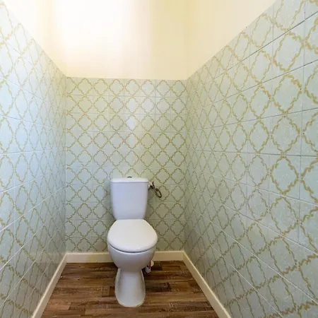 Spacious With Access Gornies